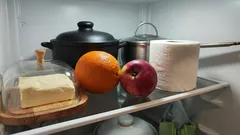 Porque é que algumas pessoas colocam papel higiénico no frigorífico? Um truque absurdo que resulta.