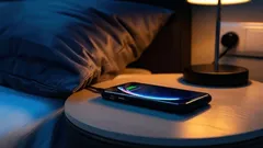 É possível carregar o smartphone durante a noite? Eis alguns aspetos a ter em conta.