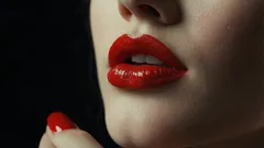 O segredo francês do volume: como deixar os lábios visualmente mais cheios sem preenchimentos