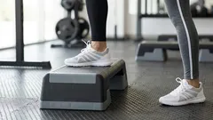 O exercício ideal para quem tem dores nos joelhos: treine as pernas e os glúteos sem prejudicar as articulações.