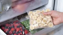 É possível congelar bananas e como fazê-lo corretamente: uma dica para donas de casa poupadas
