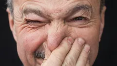 Cheiro da idade: causas comuns e soluções práticas para o dia a dia