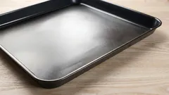 Como remover gordura entranhada dos tabuleiros do forno: um método invulgar com mostarda