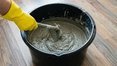 Deitar água no cimento ou vice-versa: memorize a forma correta de misturar a argamassa