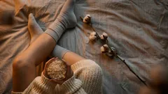 Deite sal nas meias antes de dormir e não se arrependerá — verá resultados em apenas uma semana